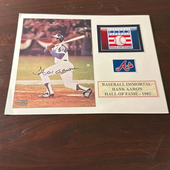 - Hank Aaron Signed Autographed Atlanta Braves - Picture 1 of 1